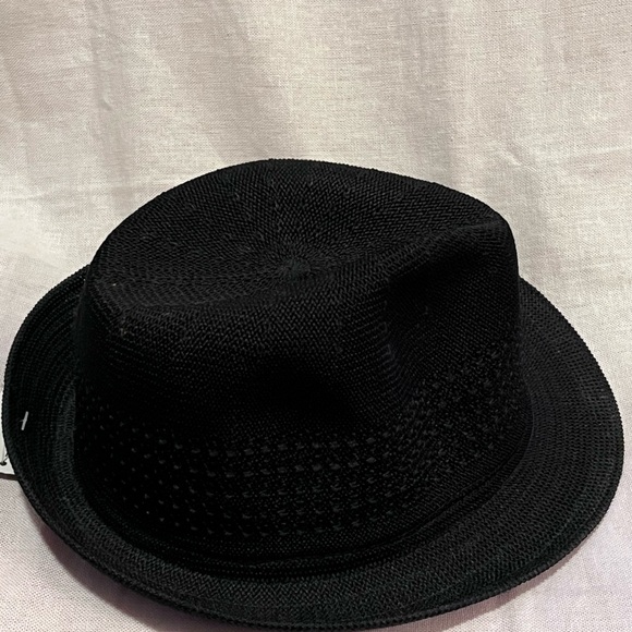Men’s Black Leisure Hat. - Picture 2 of 6